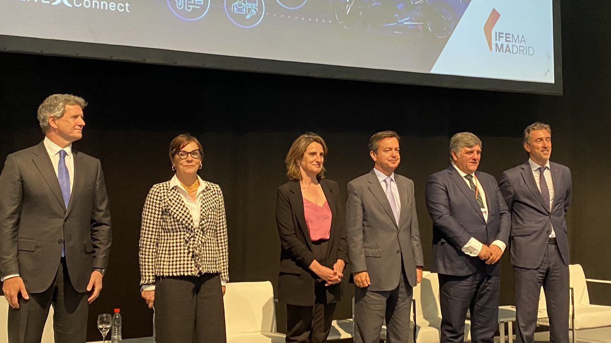 onmotortv's tweet photo. Después de dos años sin vernos cara a cara, hoy ha arrancado #MOTORTEC2022 la feria de referencia de la Industria y Posventa de Automoción. La Vicepresidenta Cuarta y Ministra para la Transición Ecológica y el Reto Demográfico (@mitecogob) inauguraba esta edición tan especial https://t.co/ejdXRoKj1i