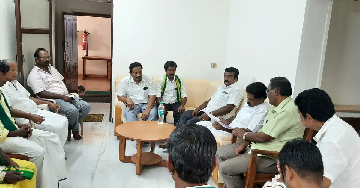 ereswaranoffl's tweet photo. இன்று (20.04.2022) சென்னை சட்டமன்ற உறுப்பினர் விடுதியில் கெயில் எரிகாற்றுக் குழாய் திட்டத்தால் பாதிக்கப்பட்ட விவசாயிகள் இயக்கத்தைச் சார்ந்தவர்கள் கோரிக்கை மனு கொடுத்தபோது.! https://t.co/TPBXfCsDtT