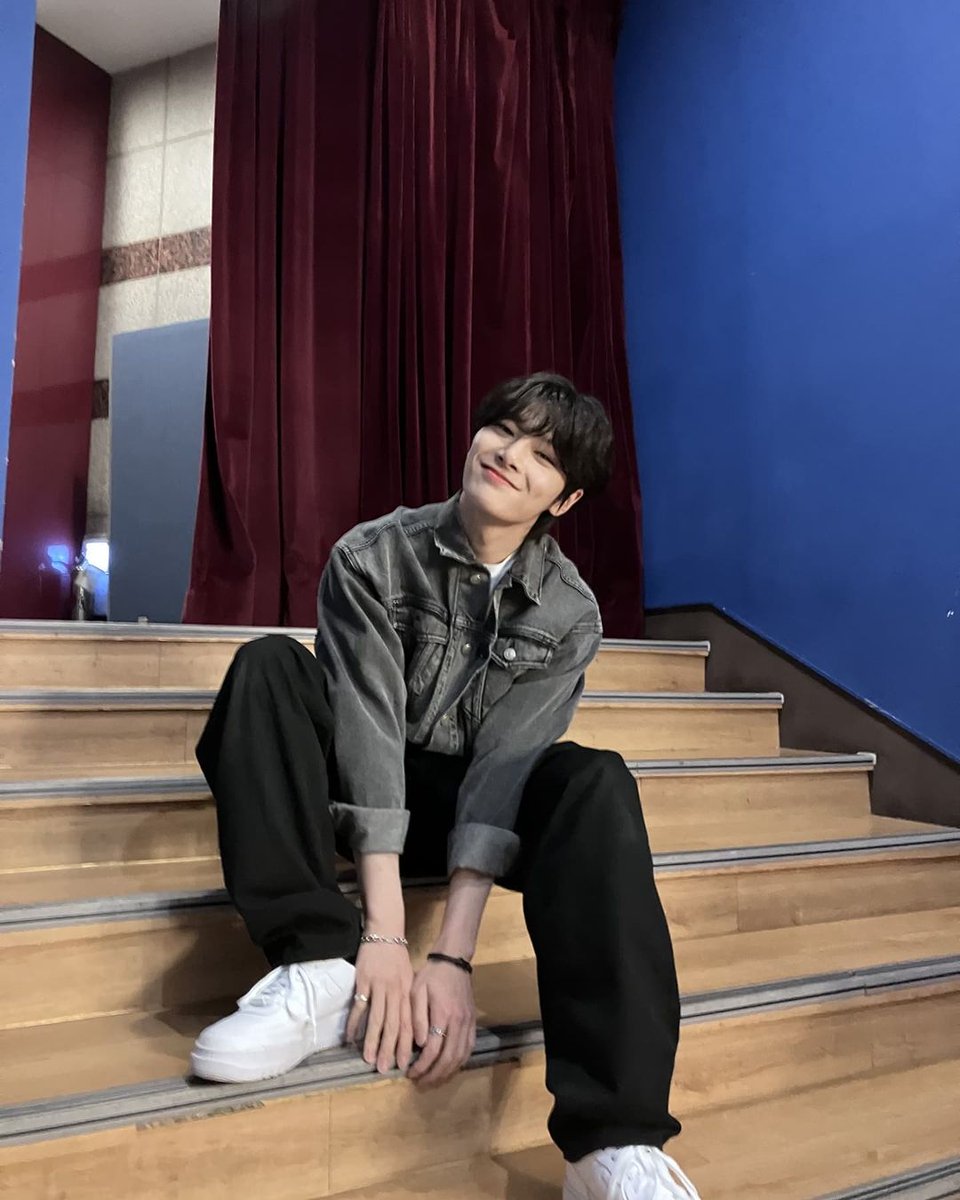 RjHwangOfficial's tweet photo. 220420 | 📸🦊 #Jeongin Instagram Update (1/2)

🖤
#StrayKids #STAY #IN스타그램 #🦊 

🍎 https://t.co/StsHN2jvka https://t.co/DRTCncQkWe