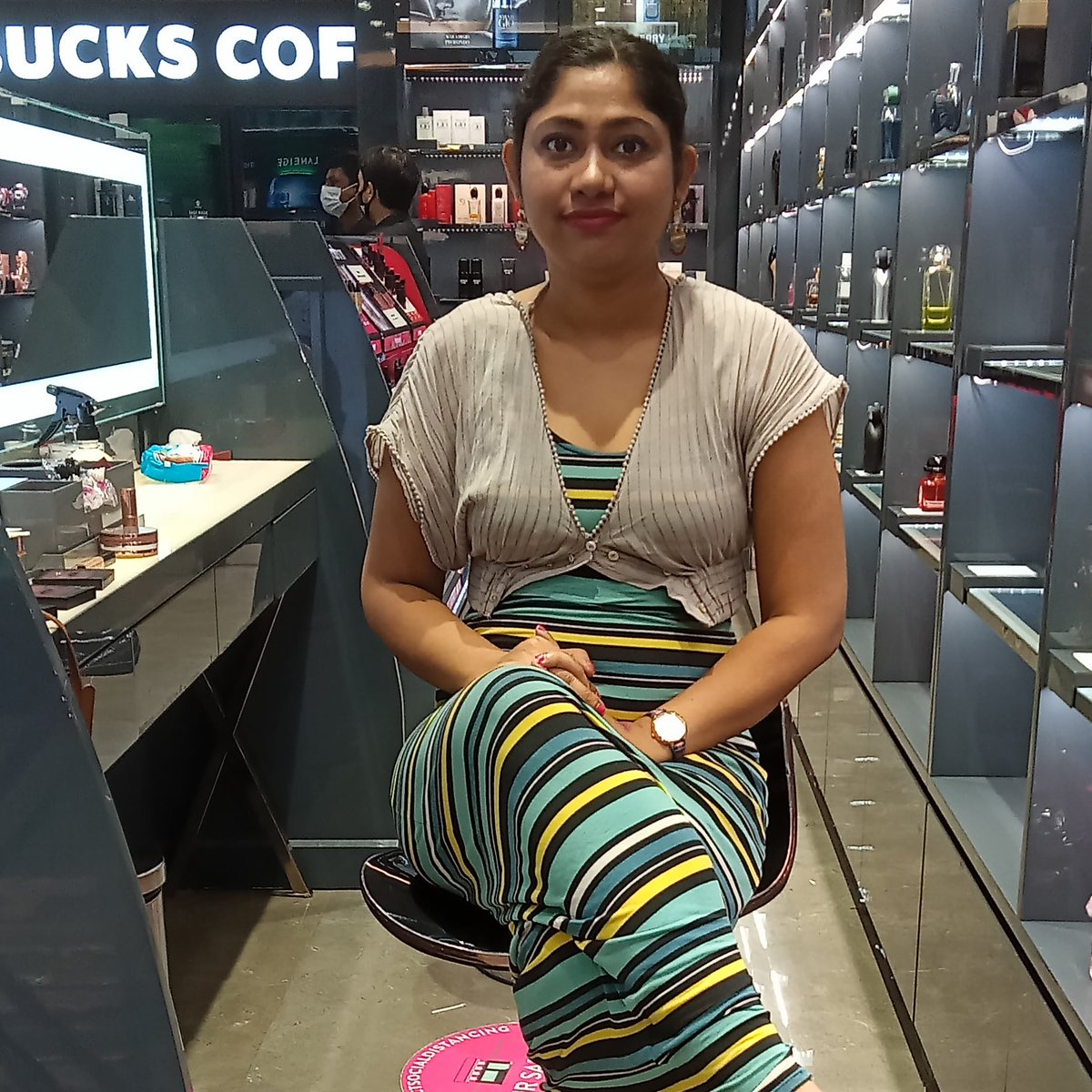 madhulinasur1's tweet photo. At the mall.. https://t.co/B0viMlYFNo