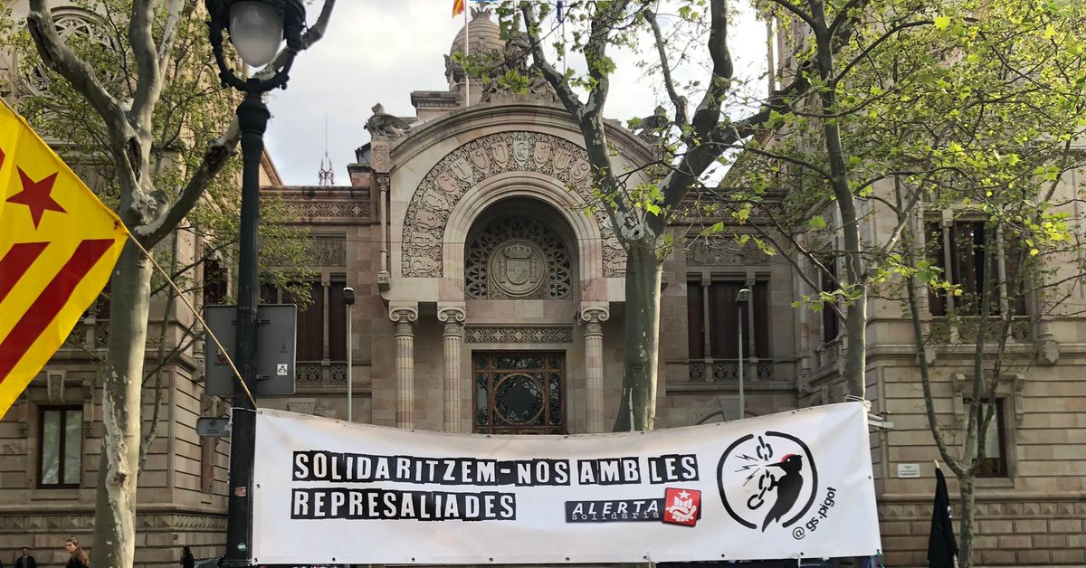 ⚠️ABSOLUCIÓ!
📢Els companys Moli i Pau han estat absolts!
La sentència nega els delictes imputats als dos independentistes en la manifestació del 3r aniversari del referèndum del #1O
#MoliiPauAbsolució 
<a href="/PigotGs/">gs_pigot</a> <a href="/SATterrassa/">SAT-Terrassa</a> 
#Guanyarem !!!