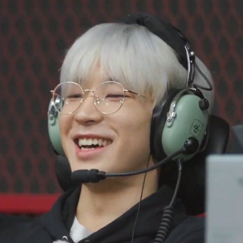 wonwooseol's tweet photo. Wonwoo you’re so cute :( https://t.co/NvSJvJdJrn