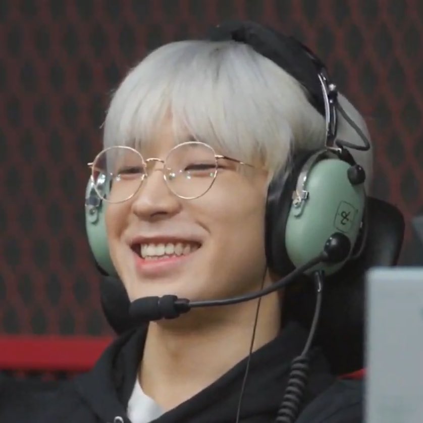 wonwooseol's tweet photo. Wonwoo you’re so cute :( https://t.co/NvSJvJdJrn