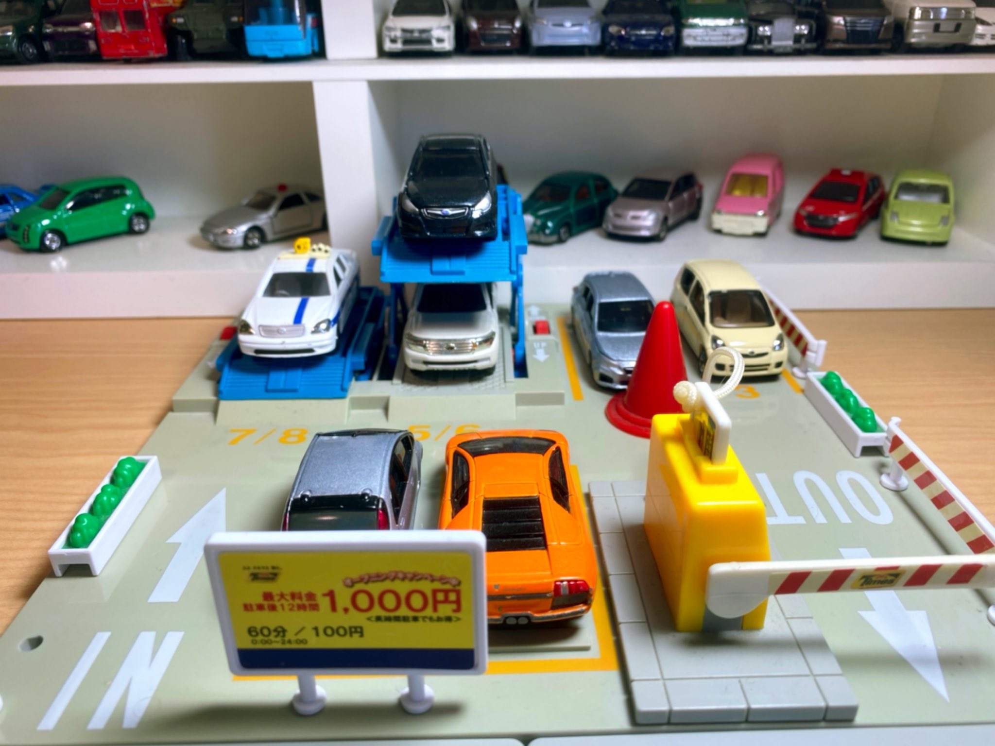 トミカ オート駐車場 日本製