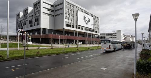 📢 La #upvehu ha decidido que, aun no siendo obligatorio con carácter general, es recomendable hacer un uso responsable de las mascarillas en espacios interiores de la universidad, al menos, hasta la finalización del actual curso académico 2021-2022.
(1/2)