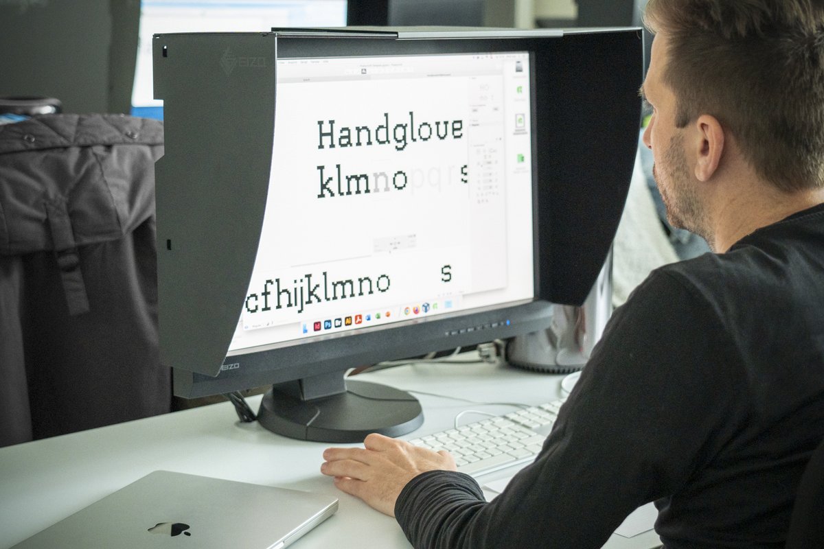 Don’t worry, this won’t be our next release. It’s at a workshop by <a href="/janfromm/">Jan Fromm</a> at «Tag der Schrift» in Zürich.
As we learned from <a href="/grillitype/">Grilli Type</a> at the same event,  everyone is curious about what kind of display and software is used... in this case its <a href="/glyphsapp/">Glyphs3.app</a> and a EIZO display.