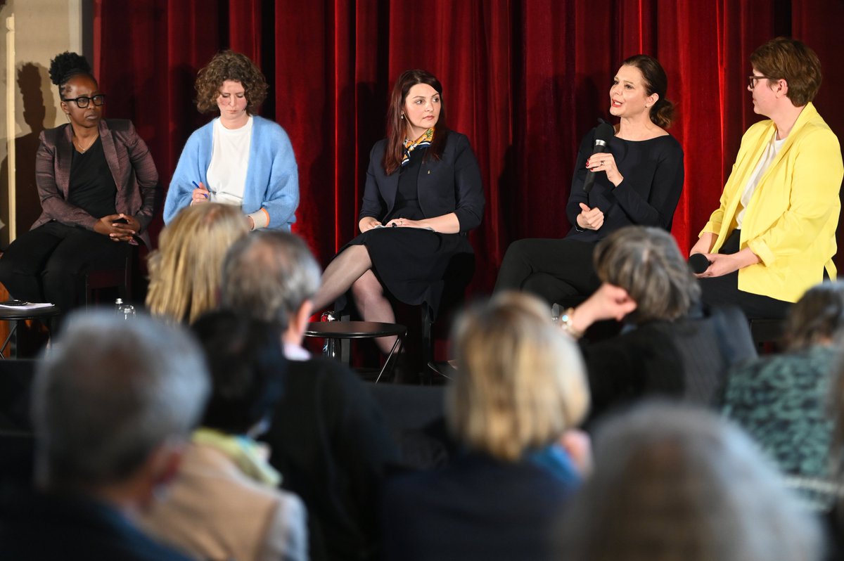 Auftakt der diesjährigen Berliner @stiftungswoche: Mit dabei war auch unsere Staatssekretärin für Engagement- und Demokratieförderung @amtrasnea. Die #BSW2022 soll unter anderem auf das gemeinnützige Wirken von Stiftungen aufmerksam machen.