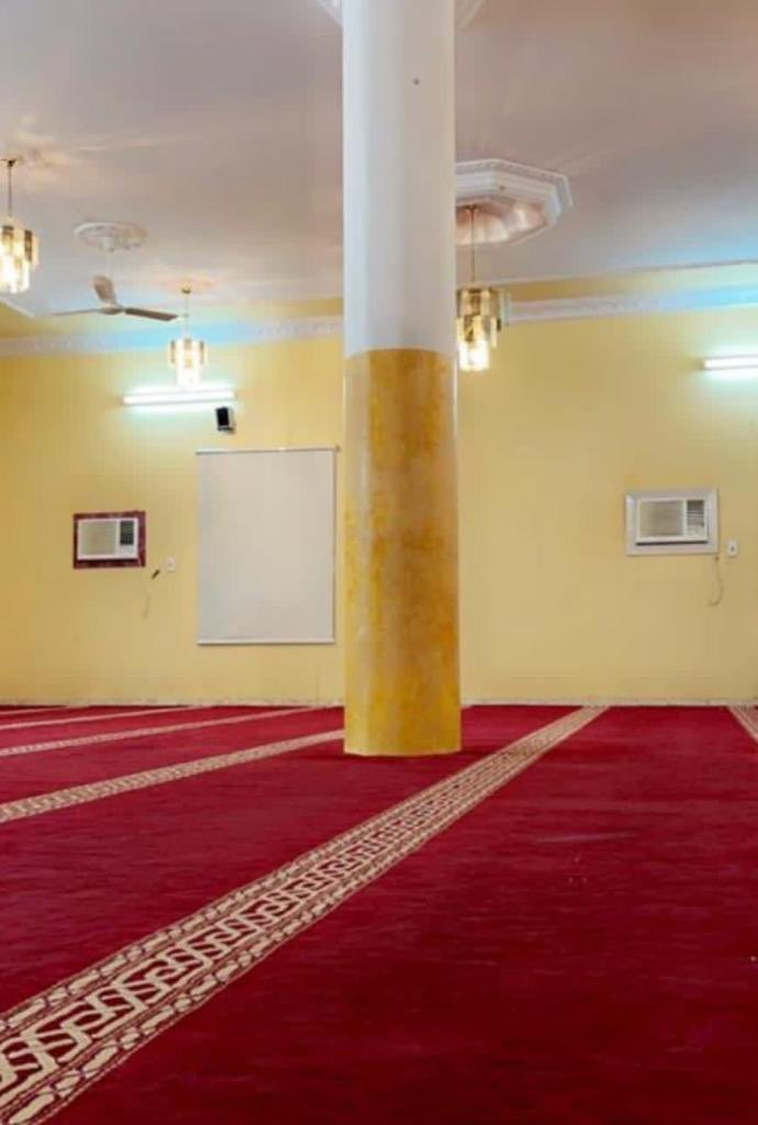 واحد مدخن يقول بعد صلاة العصر جلست ربع ساعة اتأمل في العمود اللي بوسط المسجد … هو سجارة ولا الصيام مأثر فيني 🤣🤣🤣🤣🤣🤣🤣🤣 
اللهم اني صائم 💔😂