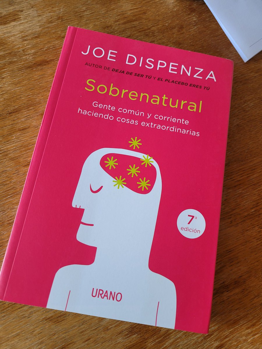 marianabodensee's tweet photo. Vivo en Alemania y compro libros en España. Llegan en 3 días y el cartero lo deja en la puerta de mi casa. El paquete se pasa el día entero en ese lugar y nadie se lo lleva. Eso es calidad de vida, no comer dulce de leche. Dejen tranquilos a los que eligen "lavar copas". https://t.co/5B4piiy3qV