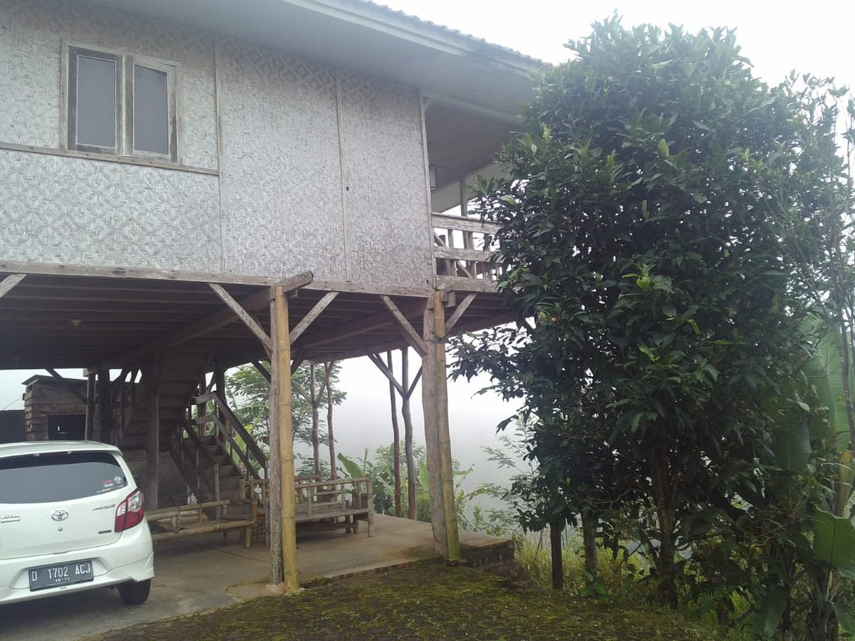 container_offis's tweet photo. DI JUAL TANAH ADA VILLA KAYU...
DESA BARUDUA KAMPUNG BAKOM CIPEUNDEY MALAMBONG KAB GARUT.
1. LOKASI PERTAMA 
    Tanah + villa kayu
    LT. 1770 m2 bekas kebun
    Sayur.
Dan lokasi lainnya
10. Hub..
no seluller / wa 082321057080
No (022)5226615 https://t.co/v8tHa2k86x