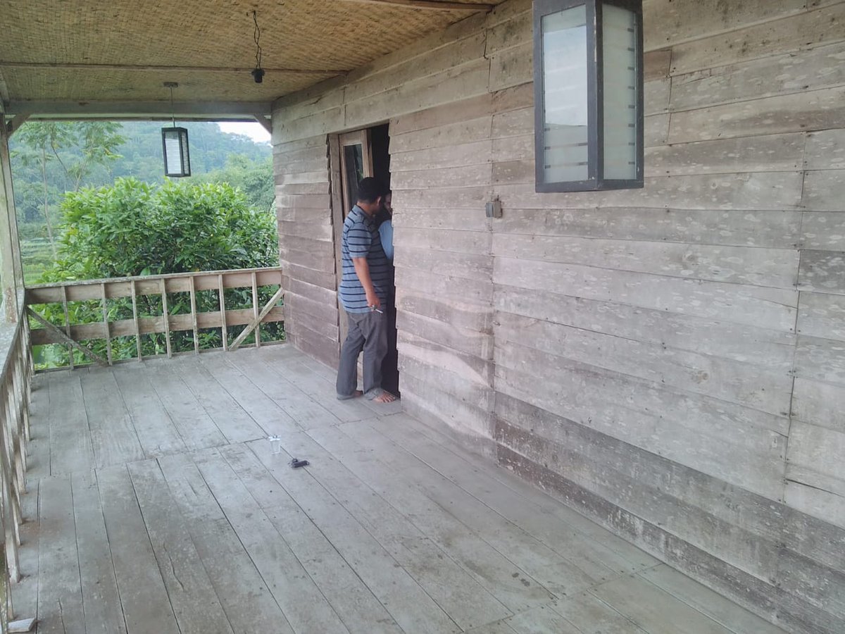 container_offis's tweet photo. DI JUAL TANAH ADA VILLA KAYU...
DESA BARUDUA KAMPUNG BAKOM CIPEUNDEY MALAMBONG KAB GARUT.
1. LOKASI PERTAMA 
    Tanah + villa kayu
    LT. 1770 m2 bekas kebun
    Sayur.
Dan lokasi lainnya
10. Hub..
no seluller / wa 082321057080
No (022)5226615 https://t.co/v8tHa2k86x