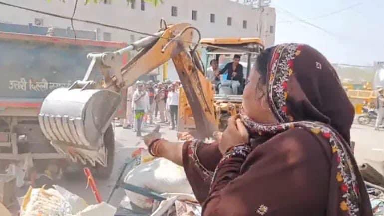 QayyoomL's tweet photo. #jahagirpuri 
#StopBulldozingMuslimHouses https://t.co/L9Q94DKWBx