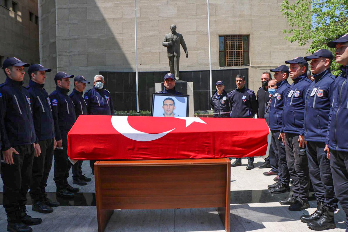 yunus4312's tweet photo. Başımız sağolsun... 

#patlama #Bursa 
#ikm #infazkoruma #şehit #CengizYiğit https://t.co/zdGdfdjwqH