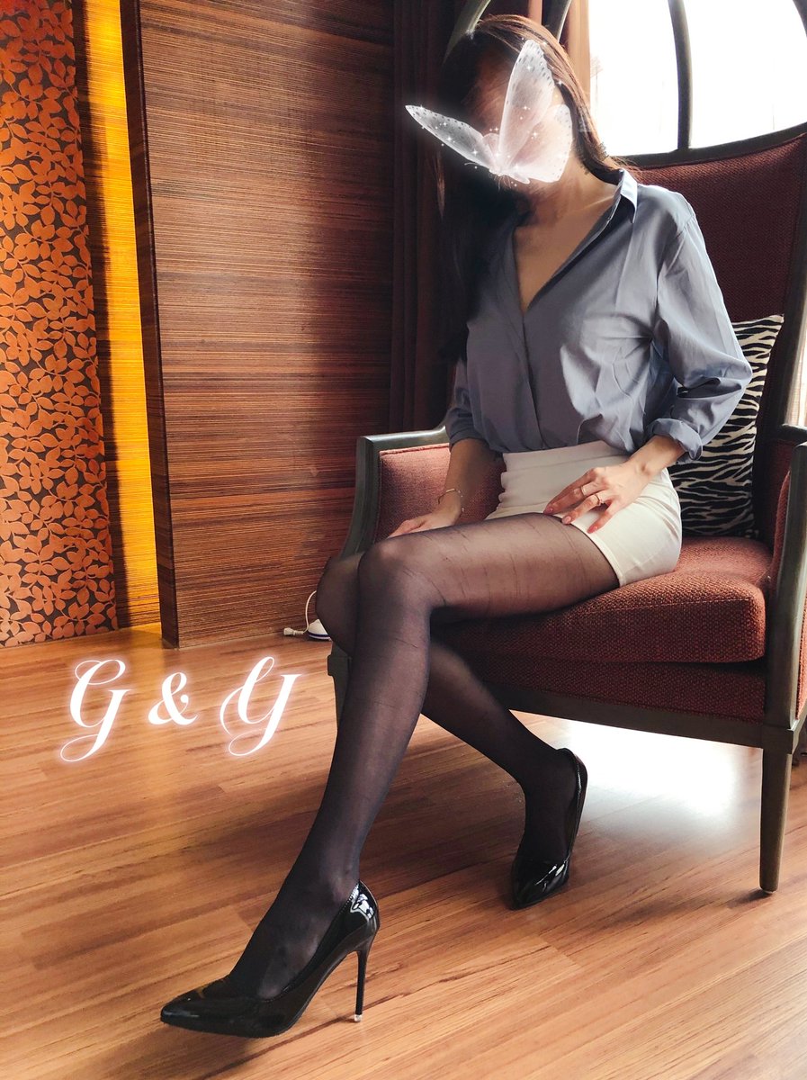 老婆的OL裝扮👠👠
想認識她嗎？

歡迎夫妻情侶聊聊天💌
#夫妻情侶聯誼 #同房交換 
#NTR #單男 #單女 #女女 https://t.co/u3rPOFXxDH