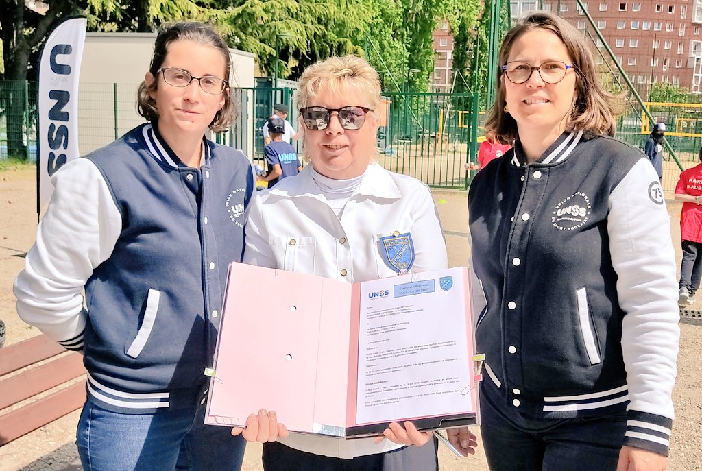 creteil_unss's tweet photo. 🖋️ Signature de la convention inter-académique 🖋️

@UNSS_Paris @unss_versailles @creteil_unss 
&amp;
Comité Régional d'Ile de France de Pétanque et Jeu Provençal #FFPJP

⭐ de nouvelles actions à venir @AcCreteil ! https://t.co/OejNiNA1on