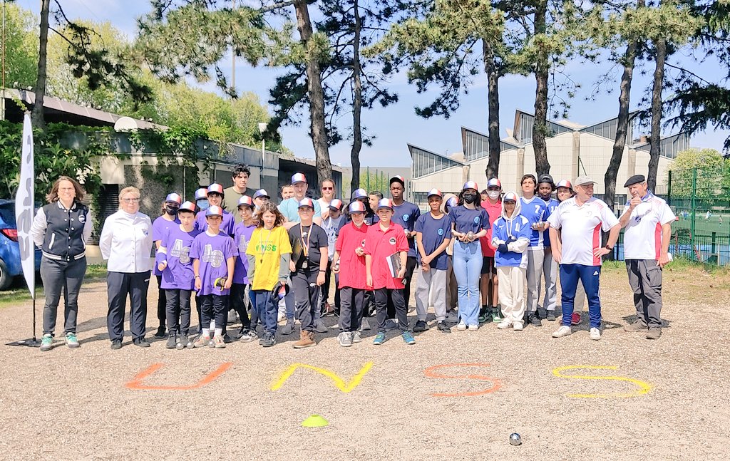 creteil_unss's tweet photo. 🖋️ Signature de la convention inter-académique 🖋️

@UNSS_Paris @unss_versailles @creteil_unss 
&amp;
Comité Régional d'Ile de France de Pétanque et Jeu Provençal #FFPJP

⭐ de nouvelles actions à venir @AcCreteil ! https://t.co/OejNiNA1on