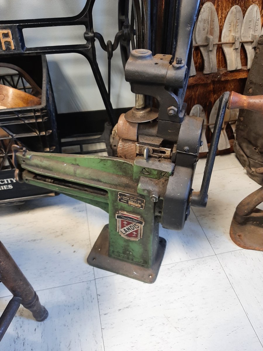 🥁🥁🥁🥁 and the item is... a leather cutter!
Thanks for playing
 #normhc22 #RediscoverSudbury #railroadmueum #MysteryArtifact