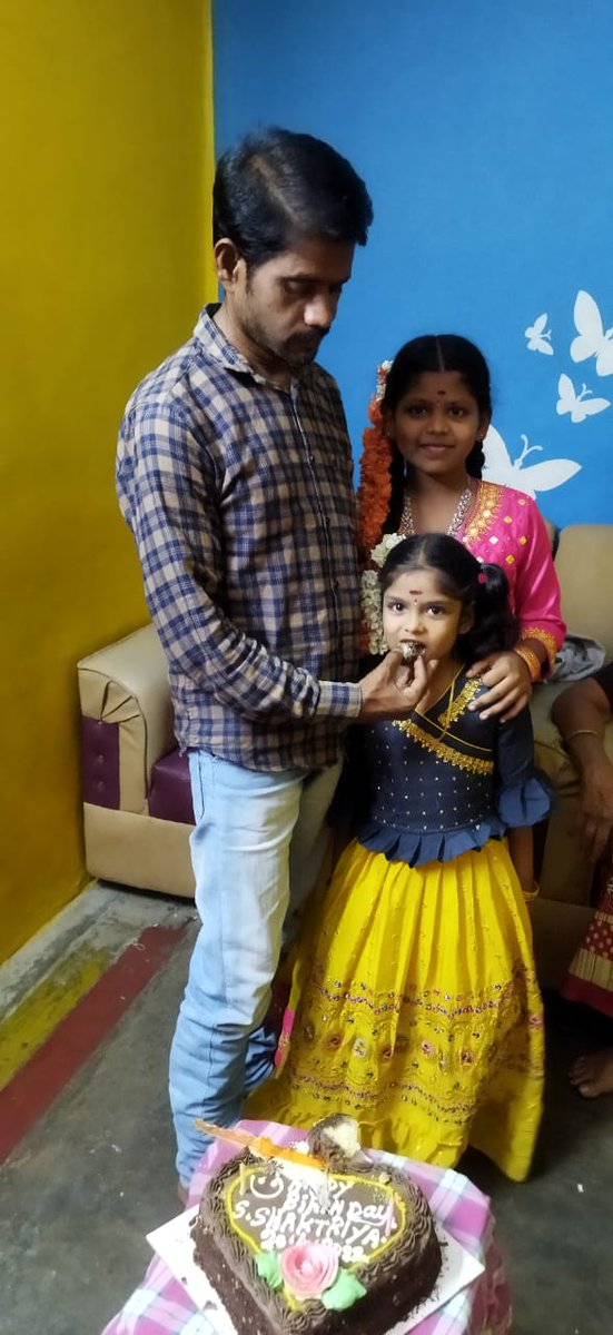 GEETHAsg5's tweet photo. Today my princess birthday celebrate❤💋🎂🍰💐 https://t.co/PPJh5KFVCG