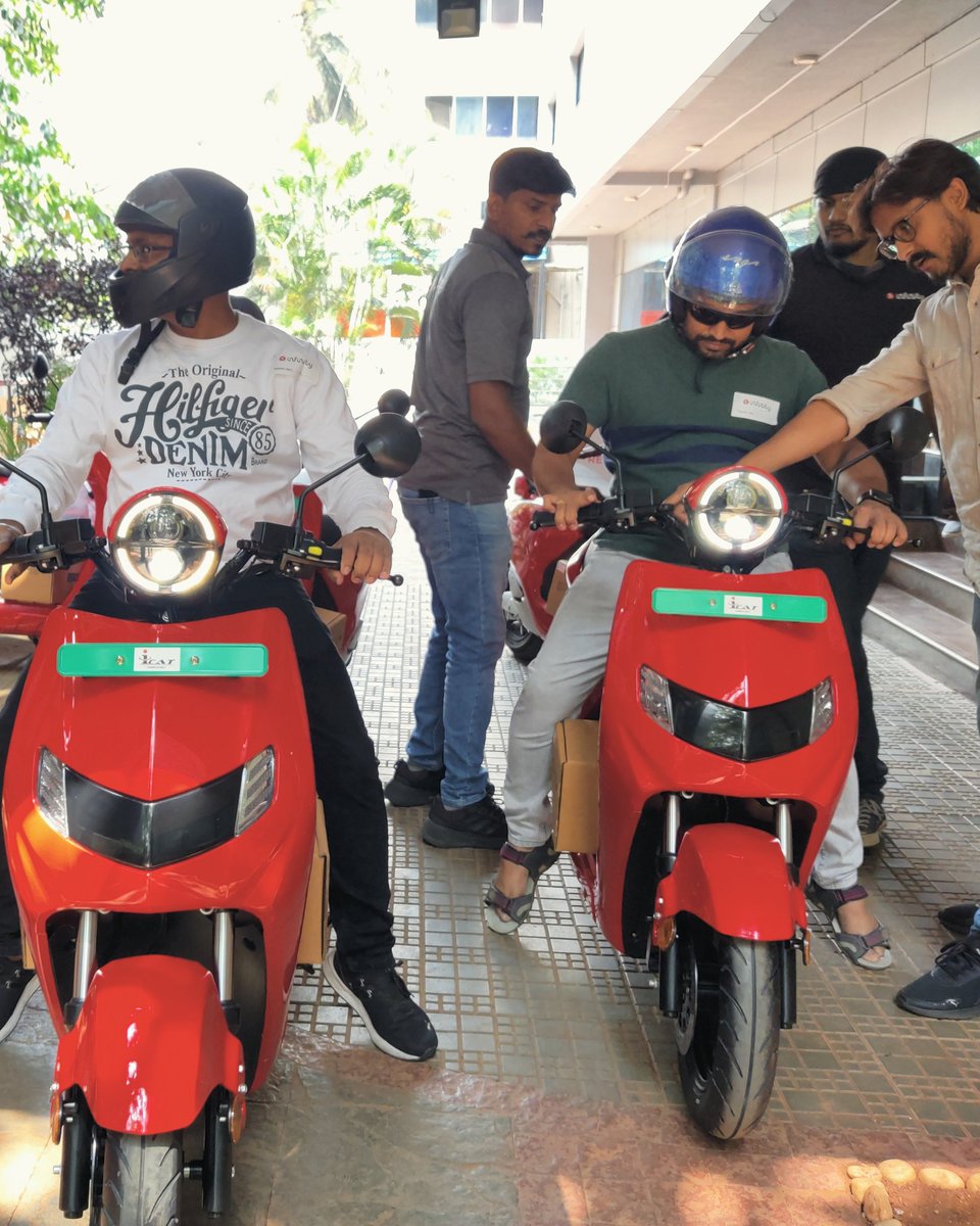 bounce_infinity's tweet photo. Woohhooo! Our Infinity E1 deliveries have begun 🥁 We are super excited to see you get your hands on your Infinity 🥳 

#PowerToThePeople #InfinityE1 #BounceInfinity #ElectricScooter https://t.co/W6OvKeCqAJ