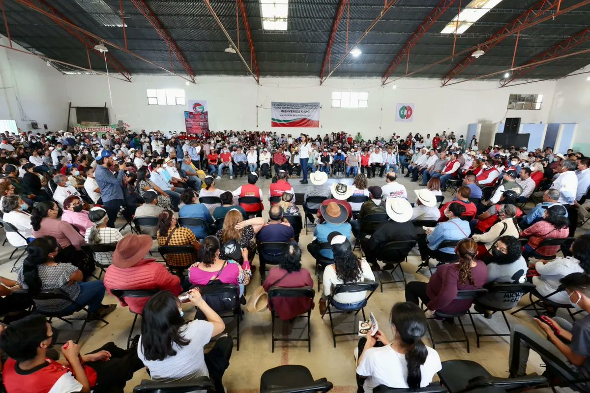 caroviggiano's tweet photo. En San José Tepenene, #ElArenal, reiteré mi compromiso con todas y todos los hidalguenses que día a día se esfuerzan y trabajan por un #HidALGOMUCHOMEJOR.

#LlegóLaHora #CaroGobernadora #EsTiempoDeLasMujeres ❤️💙💛 https://t.co/iG9kkyvZDn