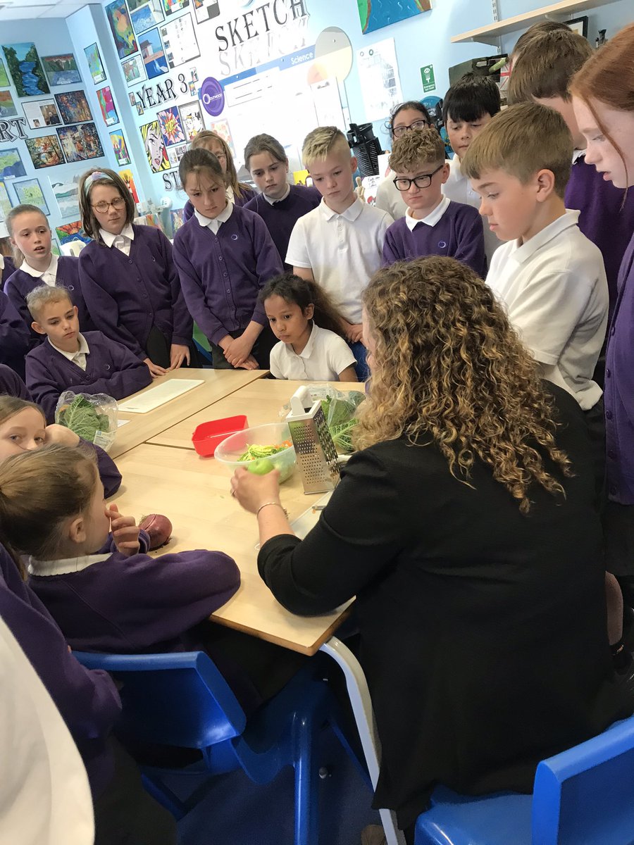 OJA_Brumby's tweet photo. The great American cook off has commenced in year 6 this afternoon with some incredible recipes #DTskills https://t.co/tG5F9ibTYk