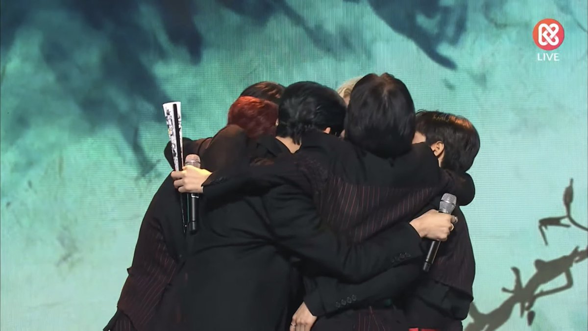 GabySAC25's tweet photo. OMG it happened 🤭 TO MOON here so happy for you because we also know how’s this feeling to want that first win a lot and have to wait and work so much for it 🥺 Two hugs so similar with similar feelings and emotions too, I’m so touched 🥲 Congratulations 🥳

#DREAMCATCHER1stWin https://t.co/R3marsO8Xn