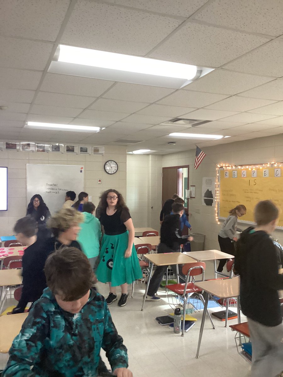 SweereEmma's tweet photo. Finished out our short week before Easter break with an egg hunt to identify different types of sentences! #Reedsvillesd https://t.co/1sK2lmZyNk