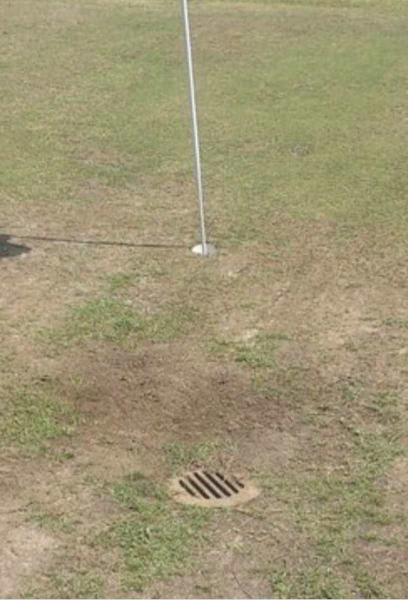 MiguelVegaTurf's tweet image. No more puddles on the hole 16.
