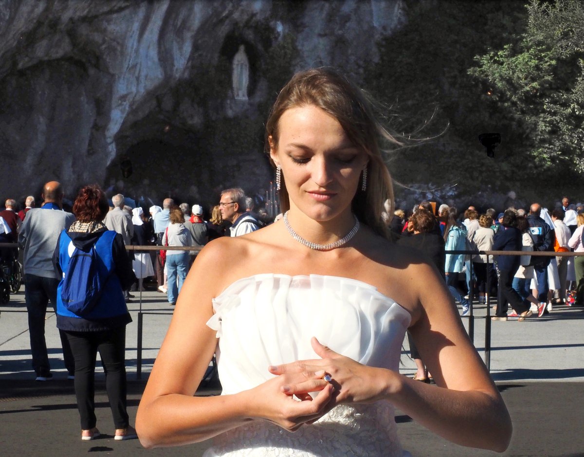 eva_ostrowska's tweet photo. I said YES to myself 😇💍 in front of the Lourdes grotto, in the South of France, on July 16th, 2016.
💖
#evaostrowska #nftcommunity #nftsologamy #sologamy #nftartist #NFTfamily #sologamist #marryyourself #sayyes
https://t.co/18WndbDxFJ https://t.co/wV1WaF5Sai