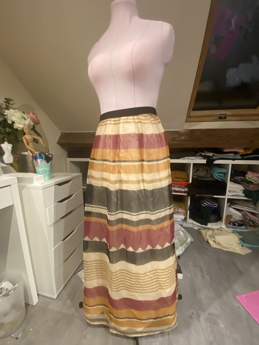 Almeida_de_Dr's tweet photo. I ❤️ refashioning vintage clothes. Bought this dress ages ago at a kilo sale. German brand, made in West Germany and very 80’s. Too big, and will turn it into separates for a wedding at the end of the month. Watch this space! #SlowFashion #ScientistsWhoSew #sustainableFashion https://t.co/kccVMMlXxB
