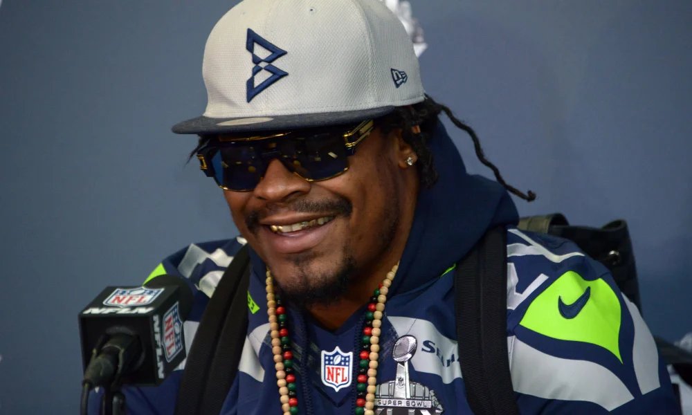 Marshawn Lynch is on his way to $100M.

$56,000,000 in contracts, and he just bought an NHL team.

THREAD: Marshawn's 4 Best Investments
(and unique money moves)