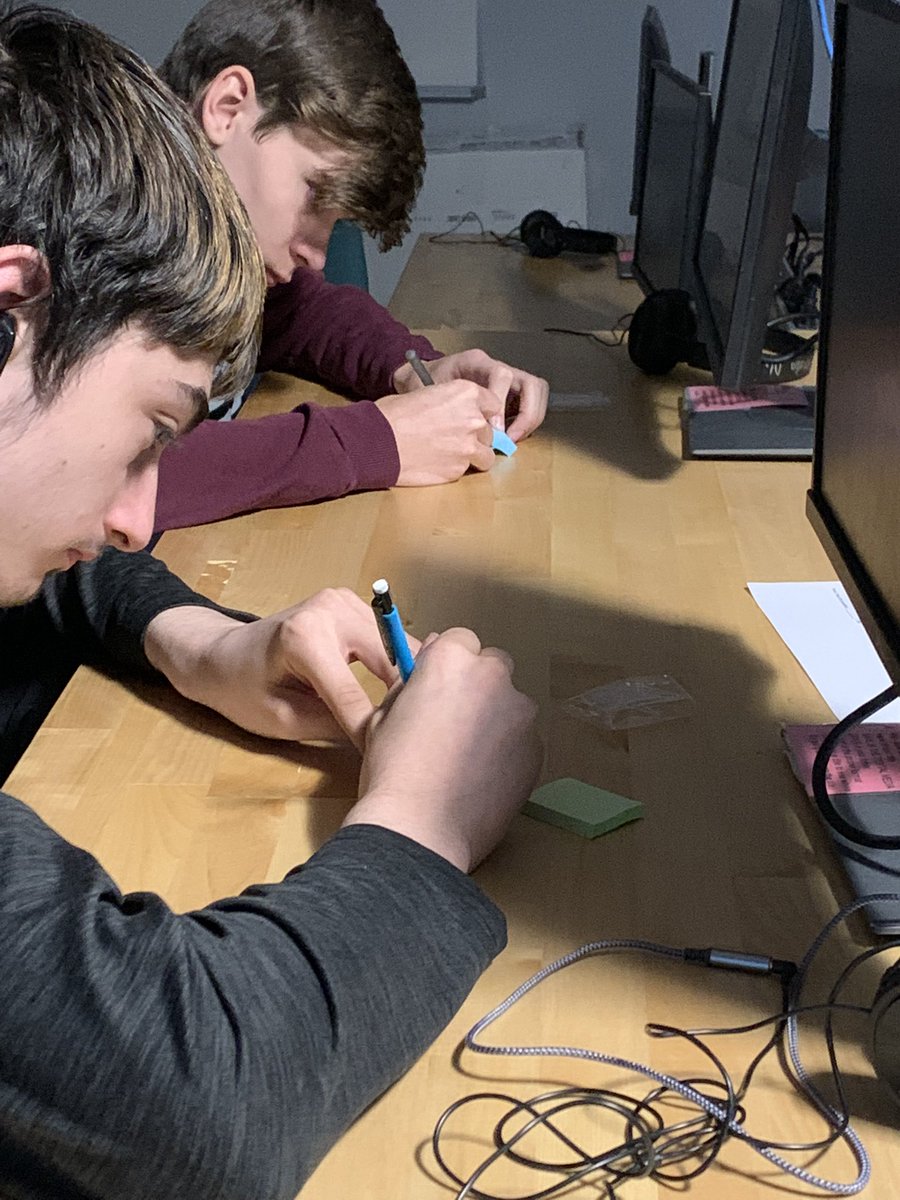 MrsKaseySmith's tweet photo. What do you do in #Multi1 when the power is out? Make flip book animations and set up battery lights! #WarriorWay https://t.co/IUOIb43sGL