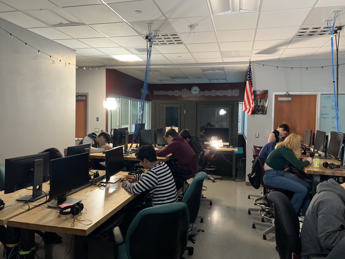 MrsKaseySmith's tweet photo. What do you do in #Multi1 when the power is out? Make flip book animations and set up battery lights! #WarriorWay https://t.co/IUOIb43sGL