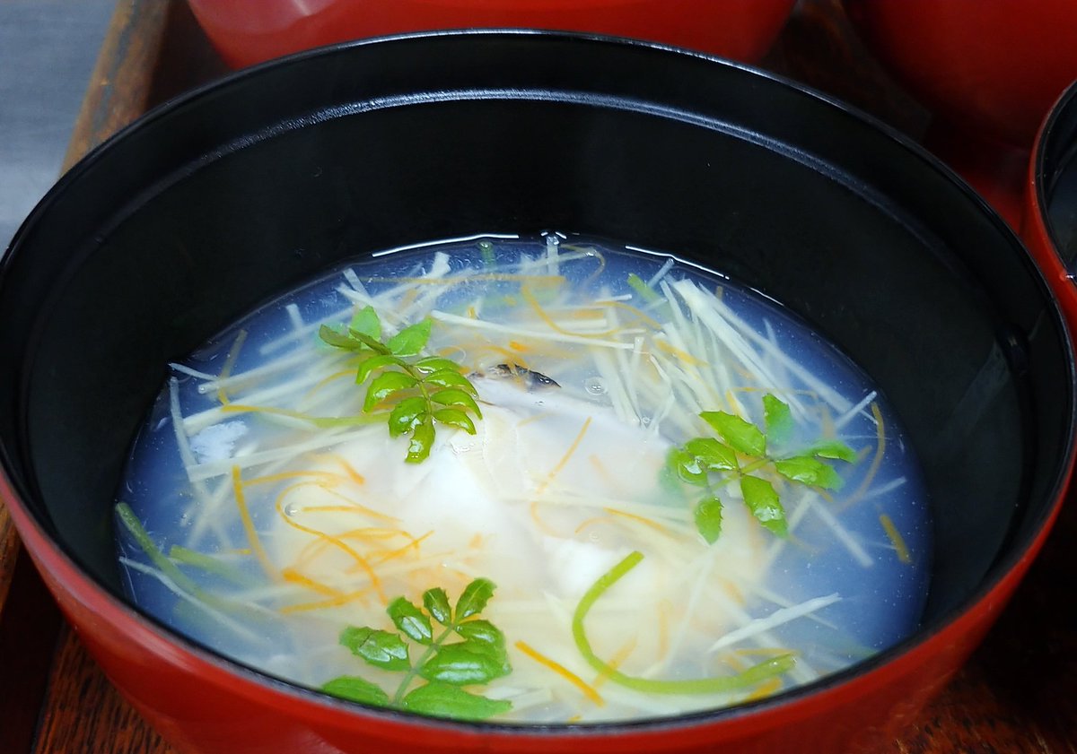 今日はご接待 ご来店ありがとうございます コース料理より 蛤沢煮椀、春のお椀です