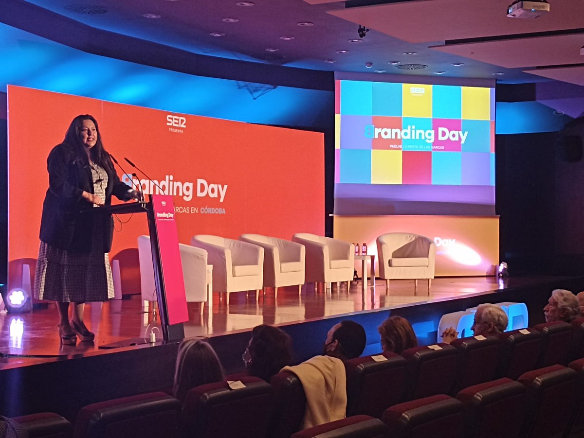 La vicepresidenta primera de <a href="/dipucordoba/">Diputación de Córdoba</a> y presidenta de <a href="/Iprodeco/">Iprodeco</a>, <a href="/lolaamocamino/">Lola Amo Camino</a>, asiste al #BrandingDayCordoba  <a href="/RadioCordobaSER/">Radio Córdoba</a>. ¡Damos la enhorabuena por la organización y el contenido de esta jornada! ¡Muy interesante! <a href="/BrandingDaySER/">Branding Day SER</a>