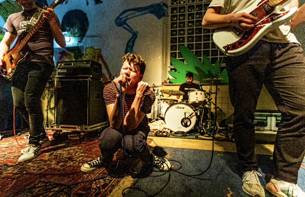 Afterpartees tweet media