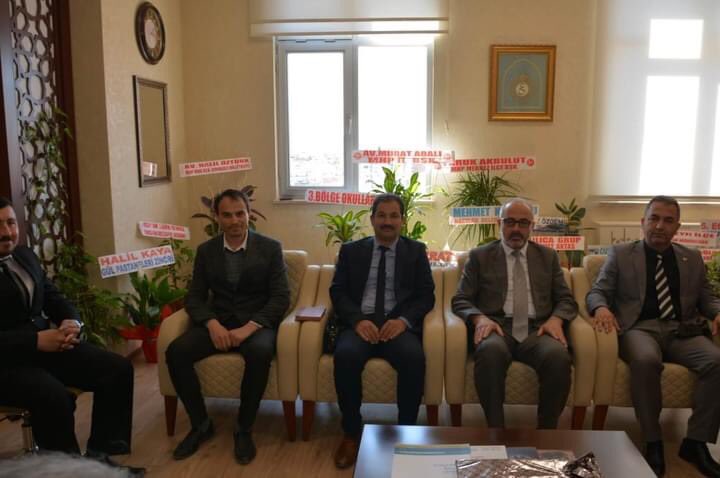 BalSehit's tweet photo. Kırıkkale’ye İl Milli Eğitim Müdürü olarak atanan ve göreve yeni başlayan sayın Hayati TELEFONCU’ya Balışeyh İlçesi Milli Eğitim çalışanları olarak hoş geldiniz ziyareti yaptık. Ziyaret, güzel bir karşılama ve sohbet ortamında gerçekleşti. https://t.co/5oAuAvCFP1