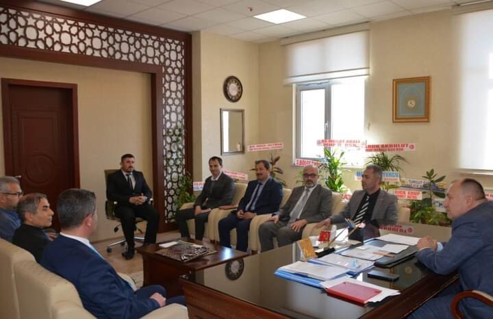 BalSehit's tweet photo. Kırıkkale’ye İl Milli Eğitim Müdürü olarak atanan ve göreve yeni başlayan sayın Hayati TELEFONCU’ya Balışeyh İlçesi Milli Eğitim çalışanları olarak hoş geldiniz ziyareti yaptık. Ziyaret, güzel bir karşılama ve sohbet ortamında gerçekleşti. https://t.co/5oAuAvCFP1