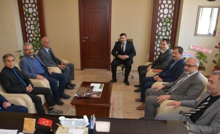 BalSehit's tweet photo. Kırıkkale’ye İl Milli Eğitim Müdürü olarak atanan ve göreve yeni başlayan sayın Hayati TELEFONCU’ya Balışeyh İlçesi Milli Eğitim çalışanları olarak hoş geldiniz ziyareti yaptık. Ziyaret, güzel bir karşılama ve sohbet ortamında gerçekleşti. https://t.co/5oAuAvCFP1