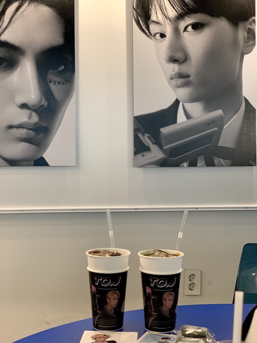 gwaging2's tweet photo. 카페 플랫
사장님 친절하시고 여기 내부 너무 예쁨 내 얼굴 사진만 너무 찍었음............
마카롱이랑 커피도 맛있었어요 벽에 디피도 너무 예쁘고... 너무...... 좋았다

#해피쫑스데이
#To_ourstarryJ https://t.co/gg9DtEC84w