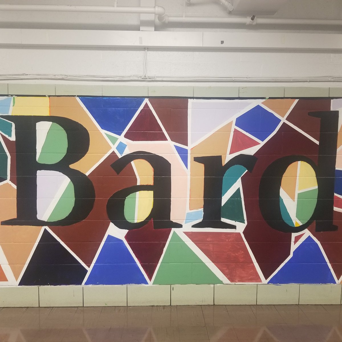 Smith4Delegate's tweet photo. Yesterday, I visited @BardBaltimore Early College. This public high school provides a 2 year free college course of study after 10th grade. Graduates can earn an associates degree &amp; up to 60 Bard College credits. Met some terrific students who are off to college soon! #OurFuture https://t.co/dKMIeWNE9T