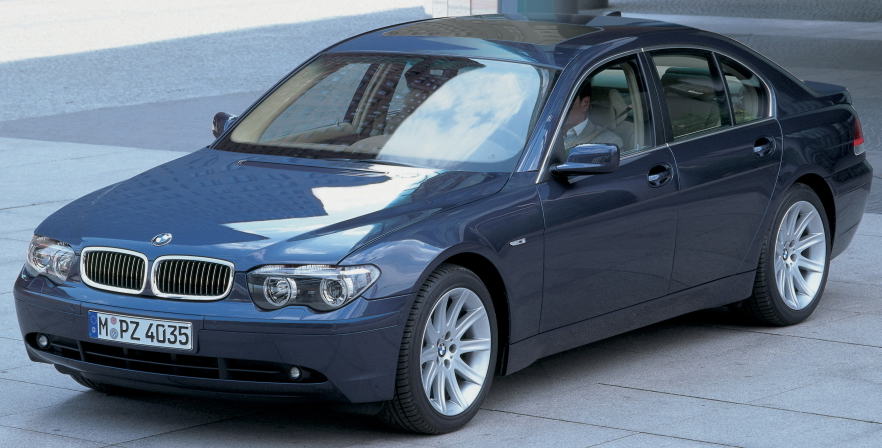 UltimativCars's tweet photo. So:
when you thought in 2001 that the #BMW #7Series/#7er [#E65/#E68] was NOT a nice-looking car anymore, you'll probably be suicidal, after you recognize the absolute uglyness in terms of the new #i7.

I'd sooner drive a pedalcar than to set a foot into this Bavarian abomination! https://t.co/OpUkrUz3sK