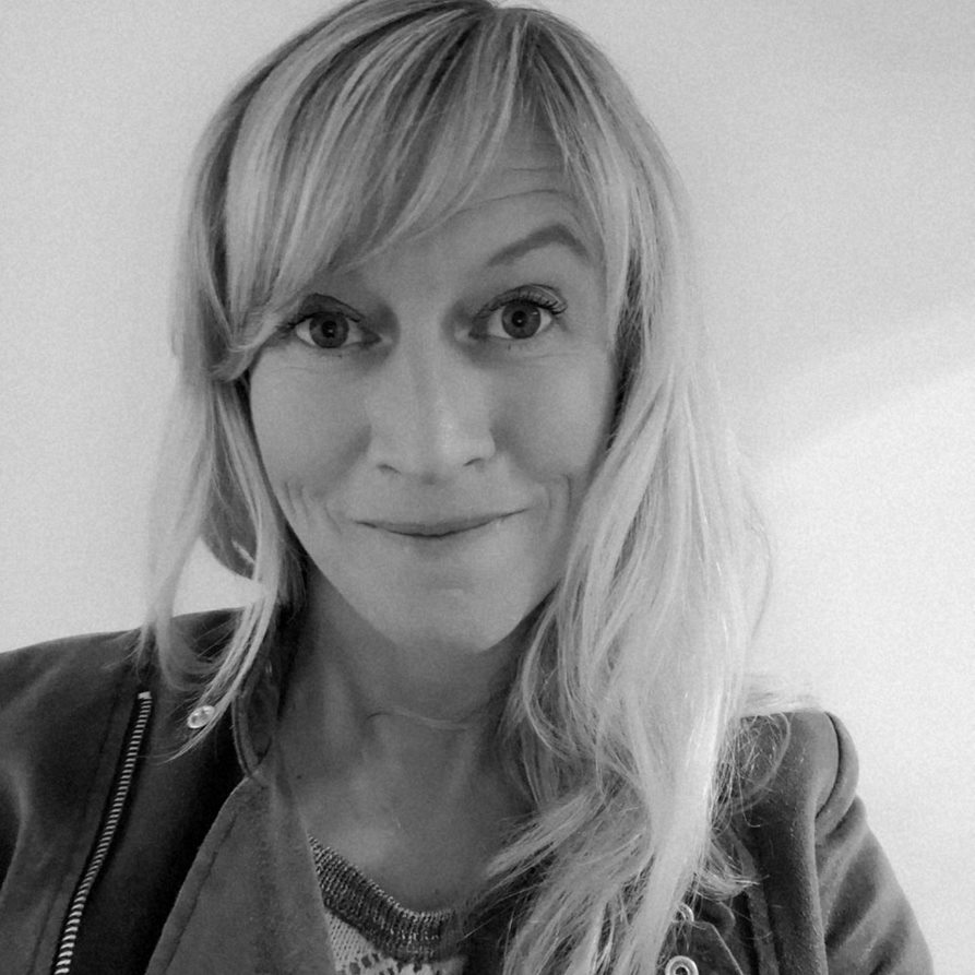 MTheatreNetwork's tweet photo. Joining us on the Musical Theatre & Community Engagement Panel at the UK MT Conference is @AngharadLee from @LeewayProds. Her production of ‘The Last 5 Years’ broke new ground in inclusivity for musical theatre, placing Deaf creatives and audiences at the heart of the production. https://t.co/HEnbI5nNVV