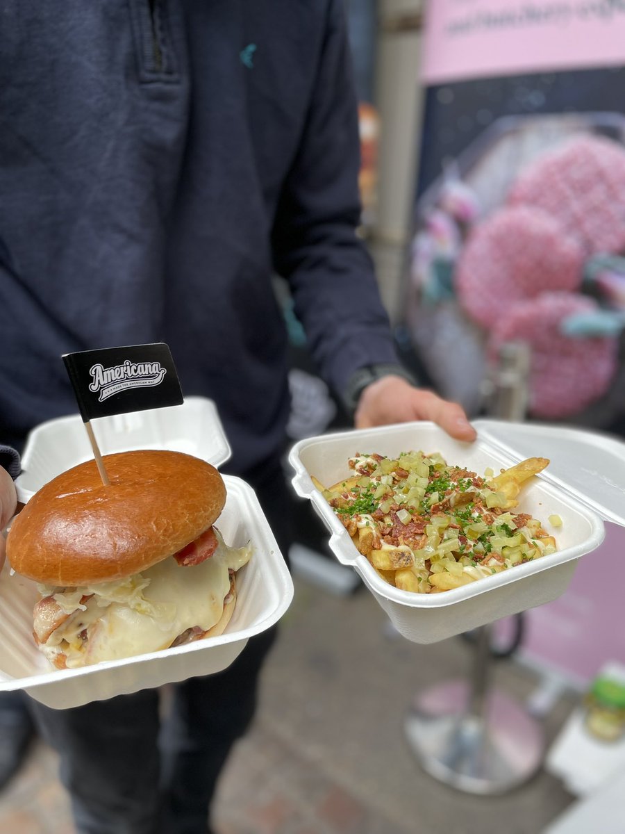 DanishCrownUK's tweet photo. Round 2 ✅ @Burgervore_uk @bohns_official @burger_lobster &amp; Burger Shop 😍🍔 so many tasty burgers coming through, but who will be crowned champion? 🏆 

@H2Opublishing @Hellmanns @KerrymaidDairy @AmericanaBuns @kuhne_uk #NationalBurgerAwards https://t.co/CqZpisTugx