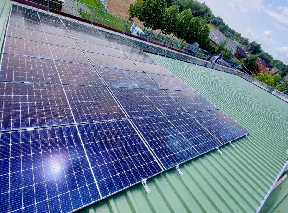 Der SC Vier- und Marschlande erzeugt jetzt #Solarstrom und senkt seine #Energiekosten mit einer gepachteten 30 kWp #Photovoltaik-Anlage von ENH - so einfach kann #Klimaschutz sein.