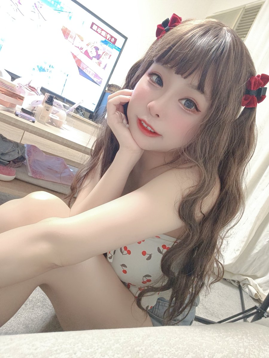 我發現我這裡的轉推跟讚都很少..
別人的日常照讚數跟推都比我多..
傷心~你們不愛我了對不對 https://t.co/8ngre6VgPy