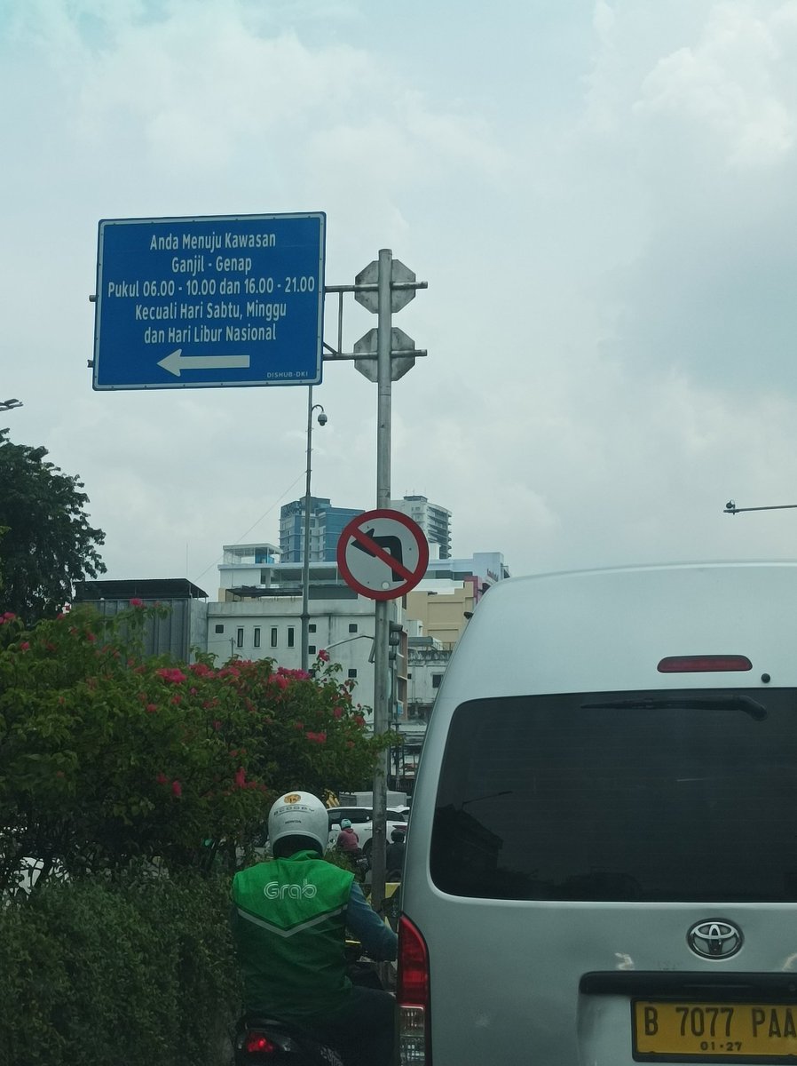 bmaryanto's tweet photo. @TMCPoldaMetro Selamat malam. Mohon info apakah betul dari jalan angkasa kemayoran, dari underpass, tidak boleh belok kiri ke jalan gunung sahari? https://t.co/UeLVoBePQb
