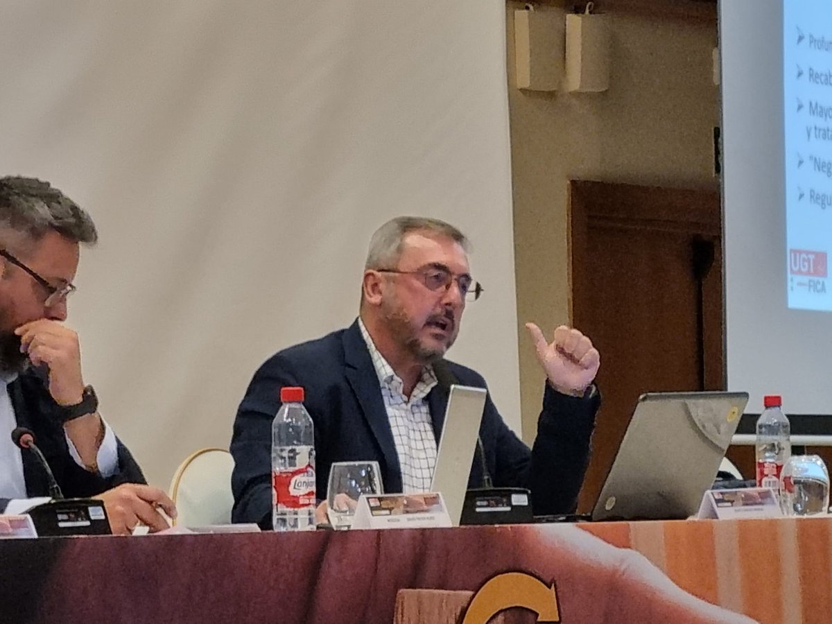 fica_andalucia's tweet photo. Jornadas @fica_andalucia #negociacioncolectiva y #dialogosocial Ponencia de Benito Sánchez sobre ALGORITMOS Y SUS PELIGROS https://t.co/NeyKLNPJOq