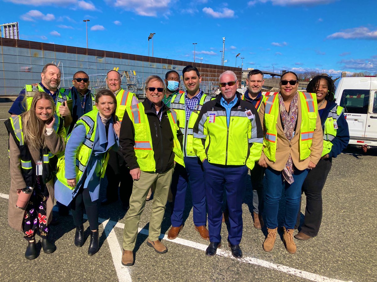 @united EWR AO team spring training for the summer league. #united #hardstand @JMRoitman @MikeHannaUAL @rodney20148 @UA_Ramp_Proud @laxdad99 @leroyjabari @csarkari @MsDeNiece007 @rwhite477 @tmorv13