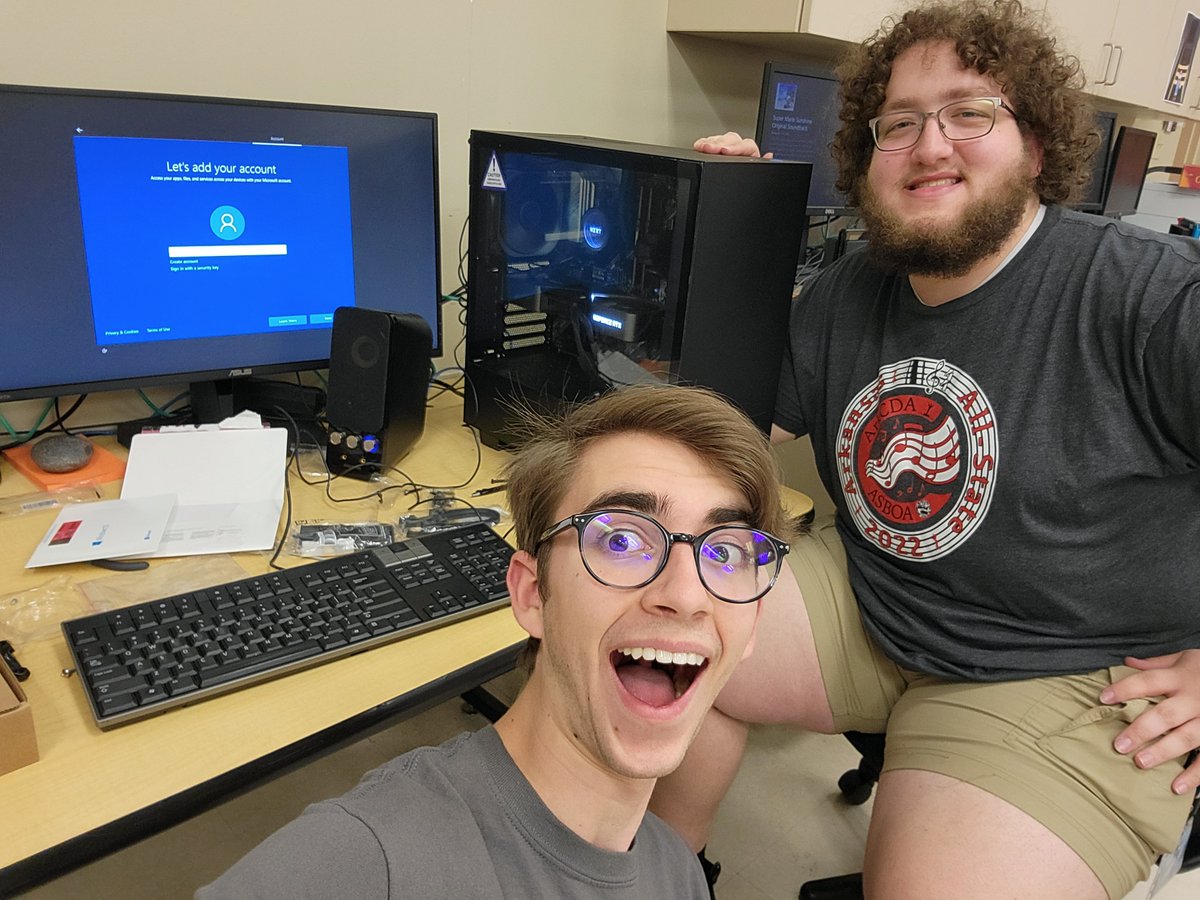 Classroom Spotlight: Mrs. Coats and some of her esports students built a computer that they can use for streaming their esports matches! Great job Noah and Nathan!

#GrizzlyNation #BearDownAtNHS